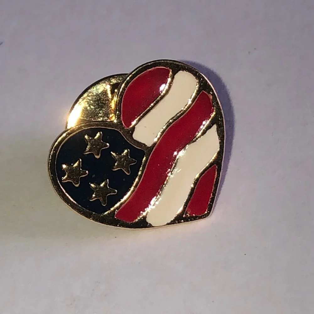 Avon 2001 Heart Shaped American Flag Pin